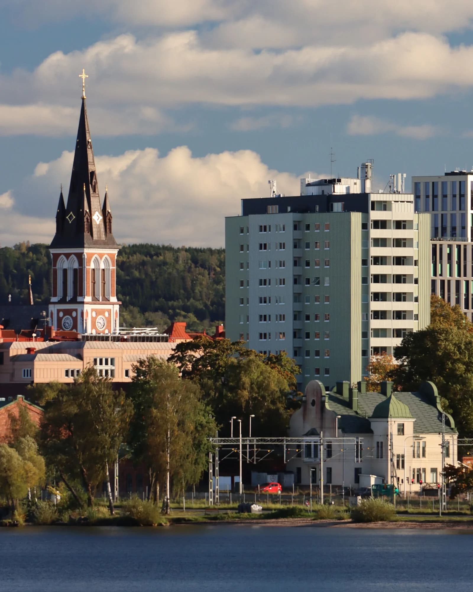Turun tuomiokirkko ja kaupunkimaisema Aurajoen yli